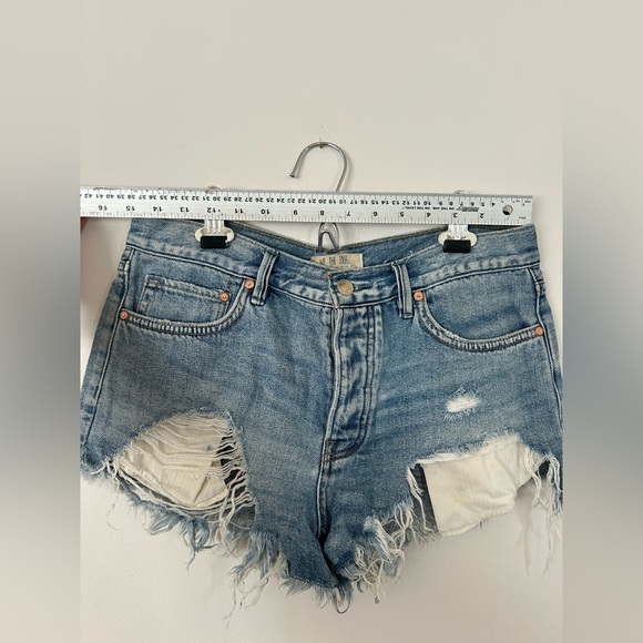 We The Free People Loving Good Vibrations Cutoff Denim Shorts  Size 27 Excellent - Picture 3 of 7